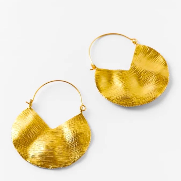 🍋2/$30 New Zara Etched Semicircle Hoops - Picture 3 of 7